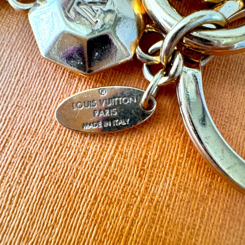 Louis SOLD.  Vuitton Gold Key & Card Holder Accessory. Made in Italy - Picture 4 of 5